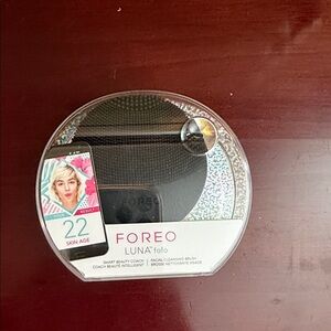 FOREO Luna Fofo in Black with Silver Accents